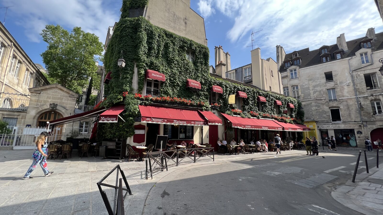 A restaurant in Paris at dusk